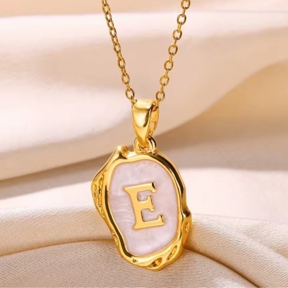 Coastal Grandma Monogram 'G' 18k Gold Plated Oceanus Pearl Oyster Necklace - Picture 2 of 5